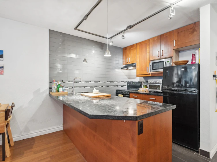 615-1330 Burrard Street, Vancouver, BC, V6Z 2B8 - 6