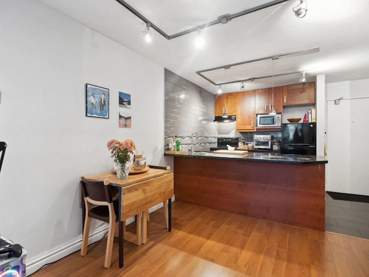 615-1330 Burrard Street, Vancouver, BC, V6Z 2B8 - 5