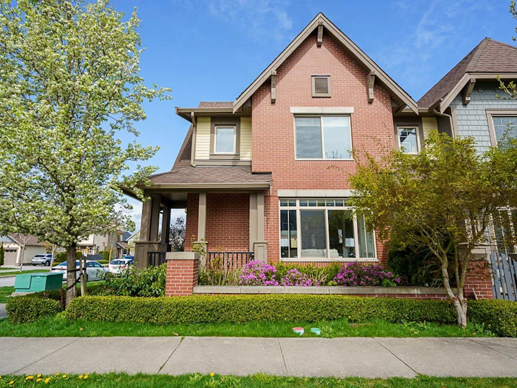 2452 165 Street, Surrey, BC, V3Z 0M8