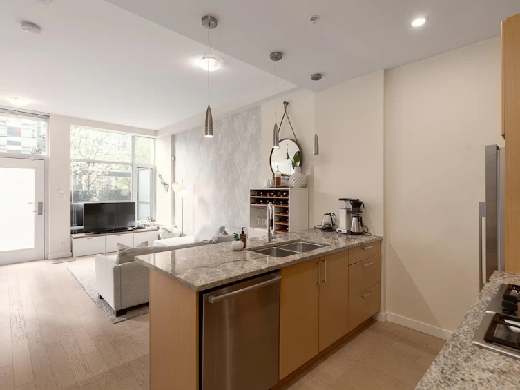 50 W 1st Avenue, Vancouver, BC, V5Y 0K4 - 6