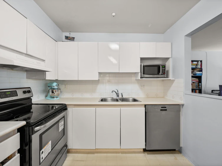 204-10675 138a Street, Surrey, BC, V3T 4L2 - 8