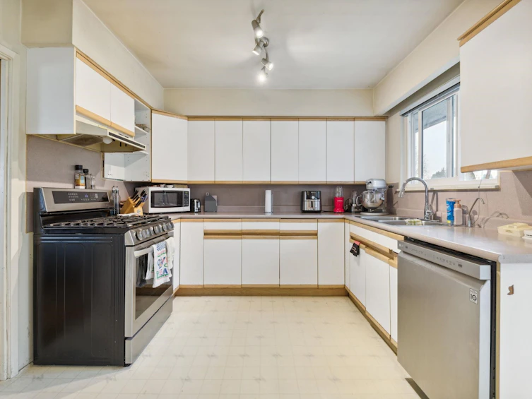 17391 Westminster Highway, Richmond, BC, V6V 1A9 - 15