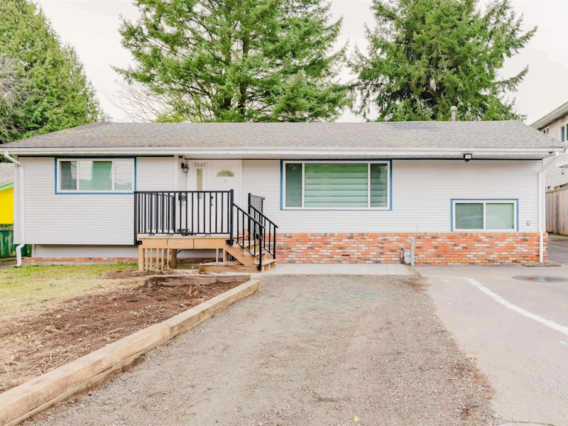 7045 142nd Street, Surrey BC V3W 5N4