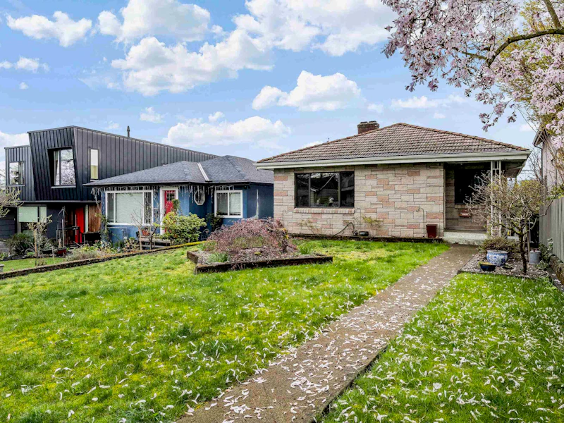2627 E 5th Avenue, Vancouver BC V5M 1N1