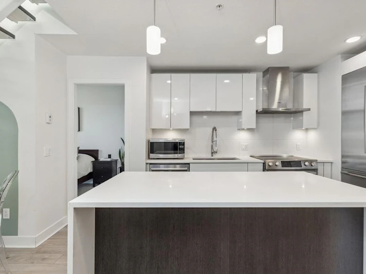 605-733 W 3 Street, North Vancouver, BC, V7M 0C8 - 11