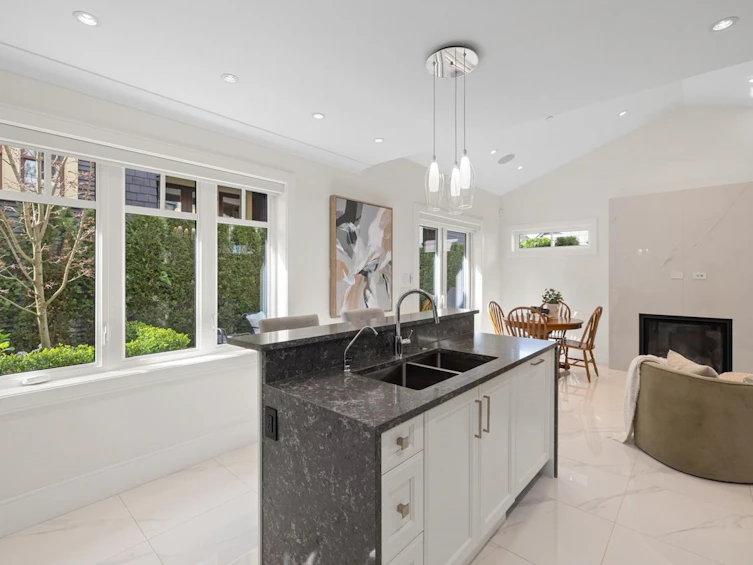 2421 W 5th Avenue, Vancouver, BC, V6K 1S7 - 12