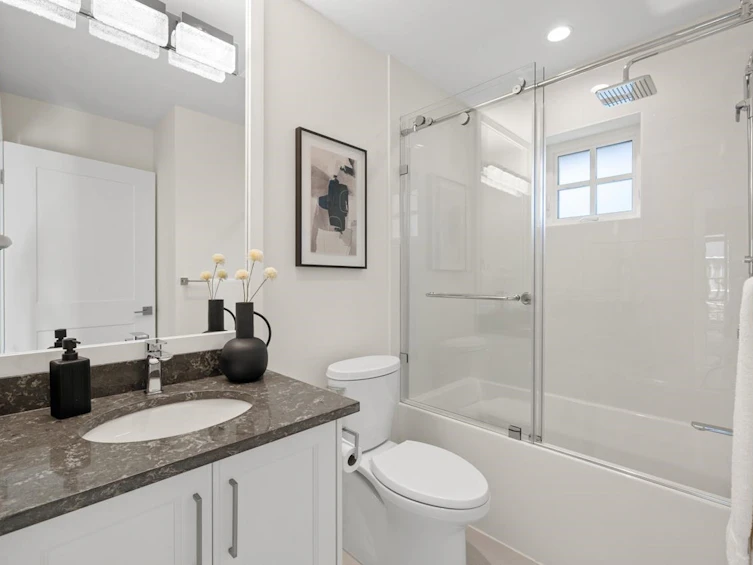2421 W 5th Avenue, Vancouver, BC, V6K 1S7 - 26