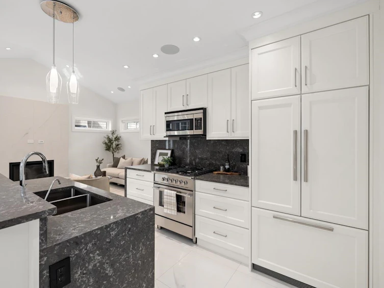 2421 W 5th Avenue, Vancouver, BC, V6K 1S7 - 11