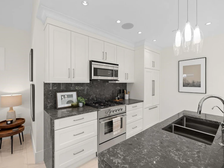 2421 W 5th Avenue, Vancouver, BC, V6K 1S7 - 8
