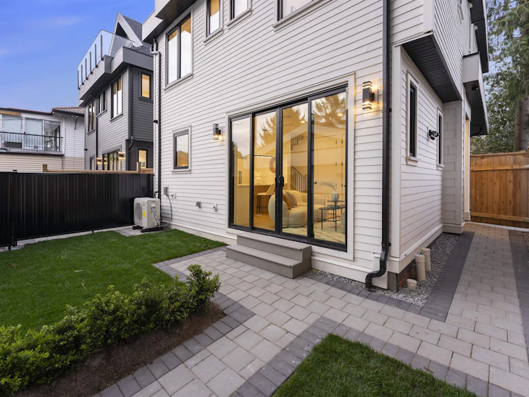1233 E 37th Avenue, Vancouver, BC, V5W 3N9 - 26
