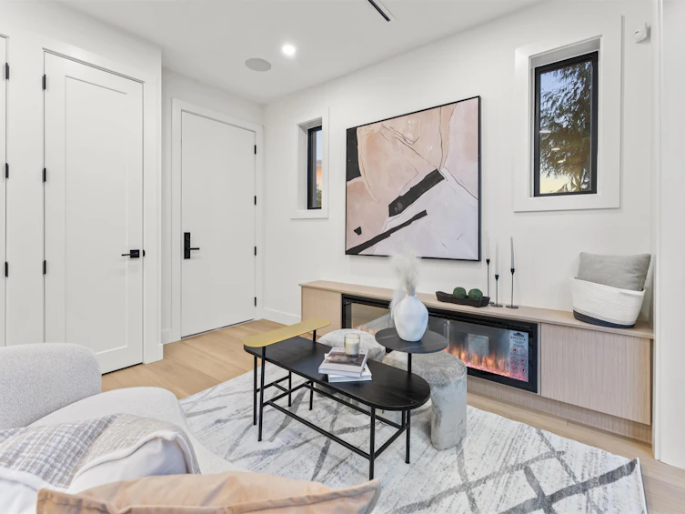 1233 E 37th Avenue, Vancouver, BC, V5W 3N9 - 3