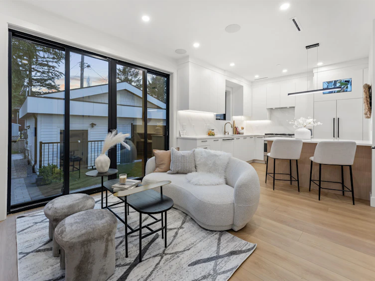 1233 E 37th Avenue, Vancouver, BC, V5W 3N9