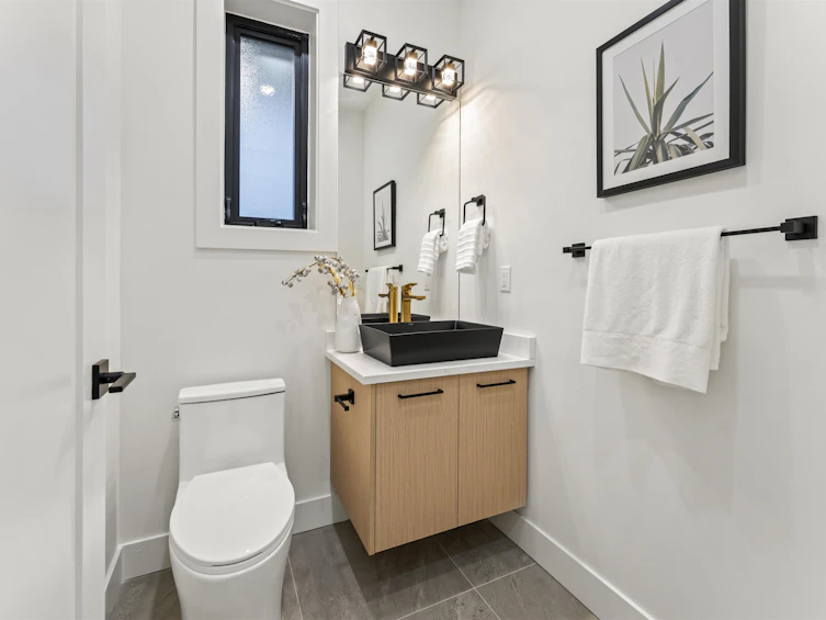 1233 E 37th Avenue, Vancouver, BC, V5W 3N9 - 9