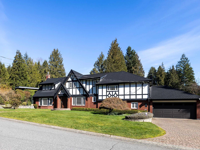 427 Newlands Road, West Vancouver BC V7T 1W2