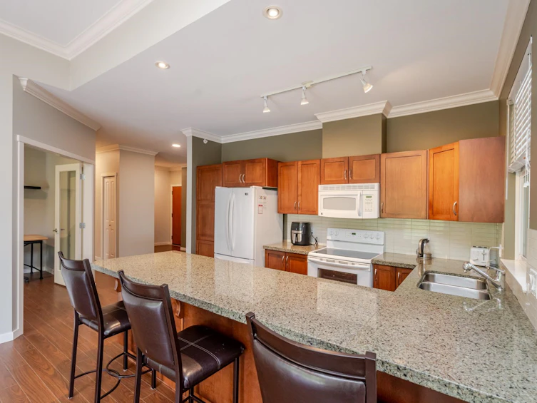 402-33328 E Bourquin Crescent, Abbotsford, BC, V2S 1Y1 - 5