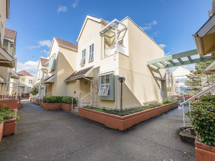302-8300 General Currie Road, Richmond, BC, V6Y 3X1 - 3