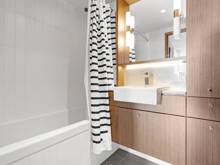 2506-13495 Central Avenue, Surrey, BC, V3T 0K2 - 25