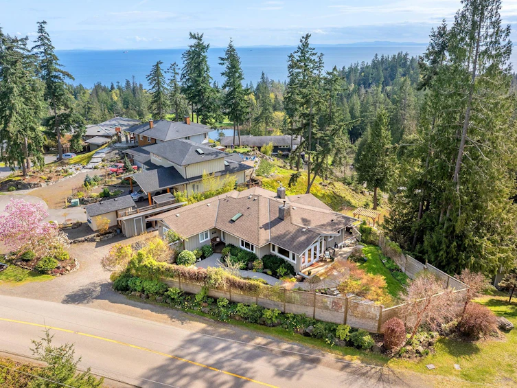 963 Cowan Point Drive, Bowen Island, BC, V0N 1G2 - 2