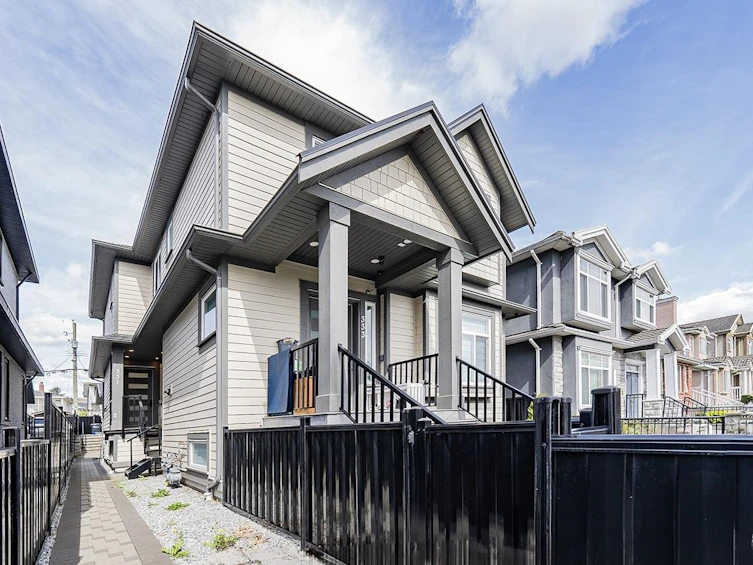 1-331 E 64th Avenue, Vancouver, BC, V5X 2M8 - 2