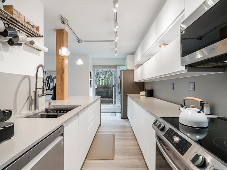 105-2480 W 3rd Avenue, Vancouver, BC, V6K 1L8 - 5