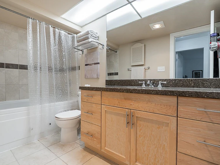 105-2480 W 3rd Avenue, Vancouver, BC, V6K 1L8 - 18