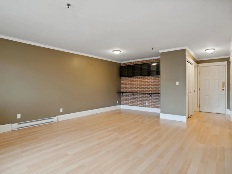 305-5710 201 Street, Langley, BC, V3A 8A8 - 5
