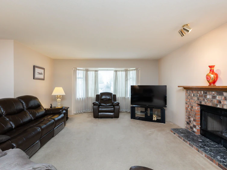 5935 135 Street, Surrey, BC, V3X 1L2 - 5