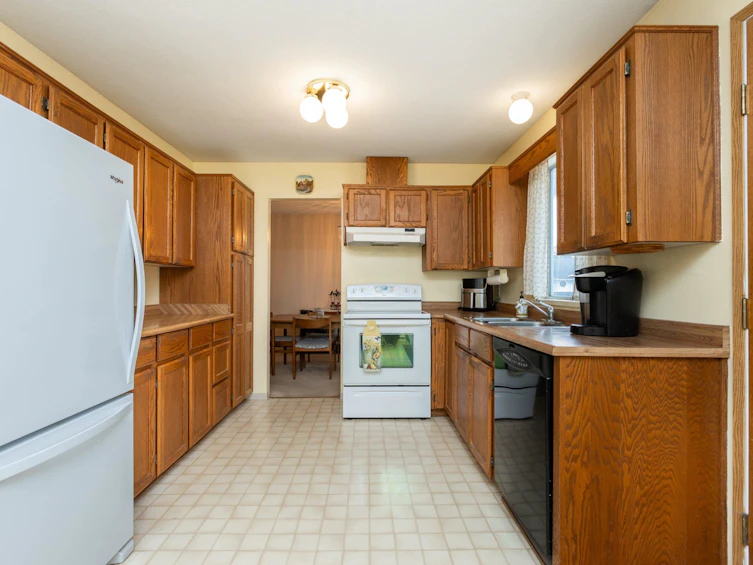 5935 135 Street, Surrey, BC, V3X 1L2 - 11