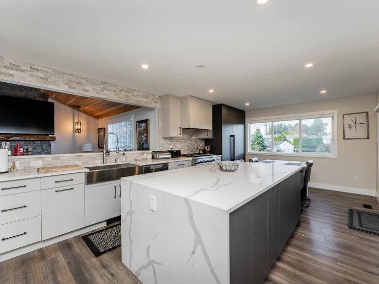 11870 90a Avenue, Delta, BC, V4C 3L3 - 11