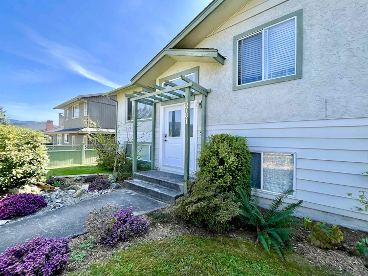 5781 Dolphin Street, Sechelt, BC, V0N 3A0 - 2