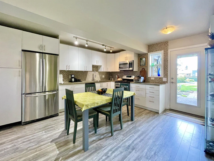 5781 Dolphin Street, Sechelt, BC, V0N 3A0 - 16