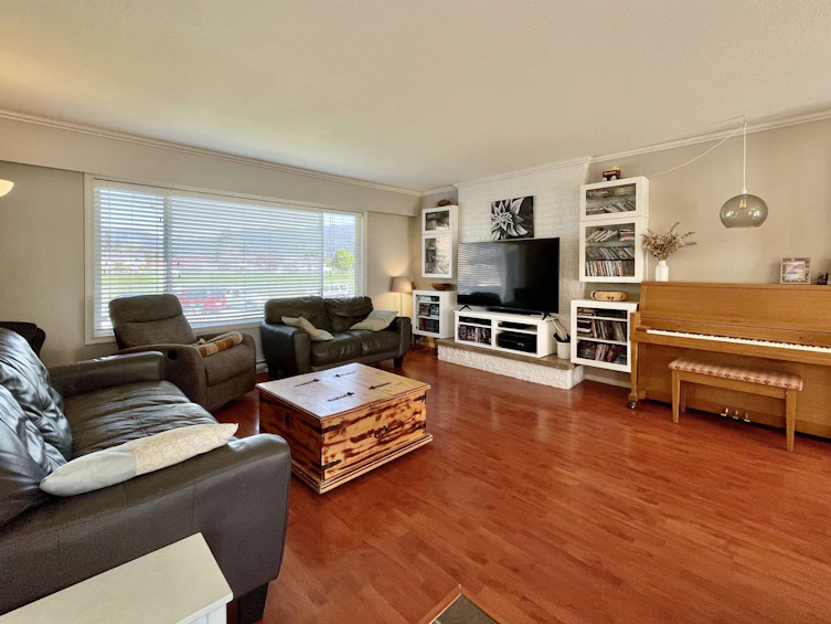 5781 Dolphin Street, Sechelt, BC, V0N 3A0 - 3