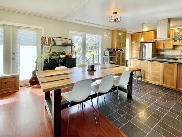 5781 Dolphin Street, Sechelt, BC, V0N 3A0 - 5