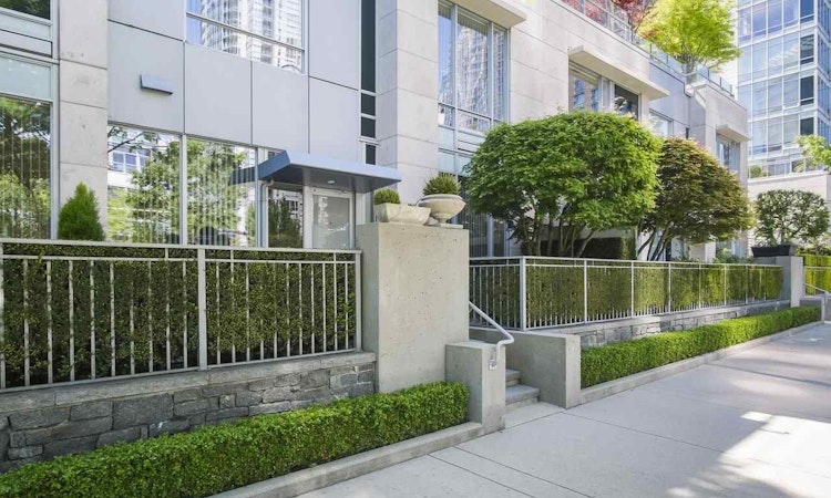 410 Beach Crescent