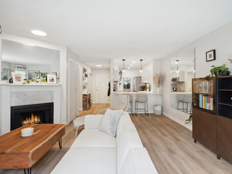 102-1535 Chesterfield Avenue, North Vancouver, BC, V7M 2N5