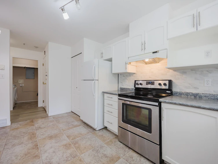 206-2962 Trethewey Street, Abbotsford, BC, V2T 4M3 - 8