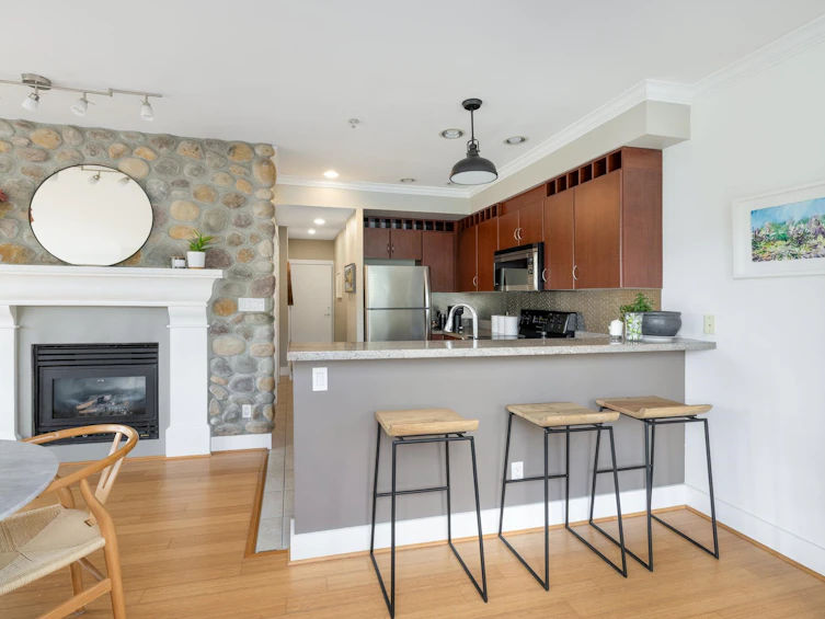 302-118 W 22nd Street, North Vancouver, BC, V7M 1Z9 - 10