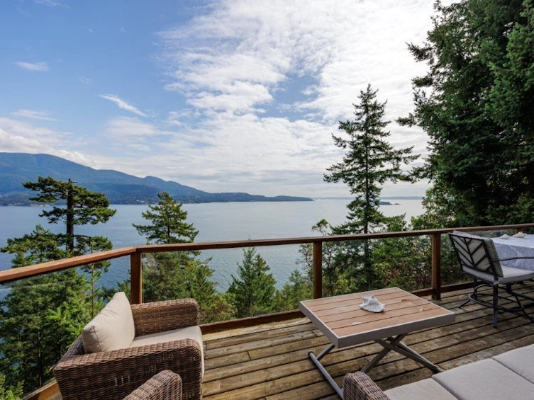 653 Cliff Road, Bowen Island, BC, V0N 1G1