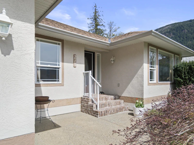 215 Balsam Avenue, Harrison Hot Springs, BC, V0M 1K0 - 2