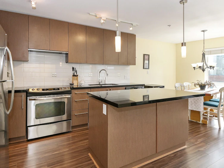 205-15775 Croydon Drive, Surrey, BC, V3Z 2L6 - 10