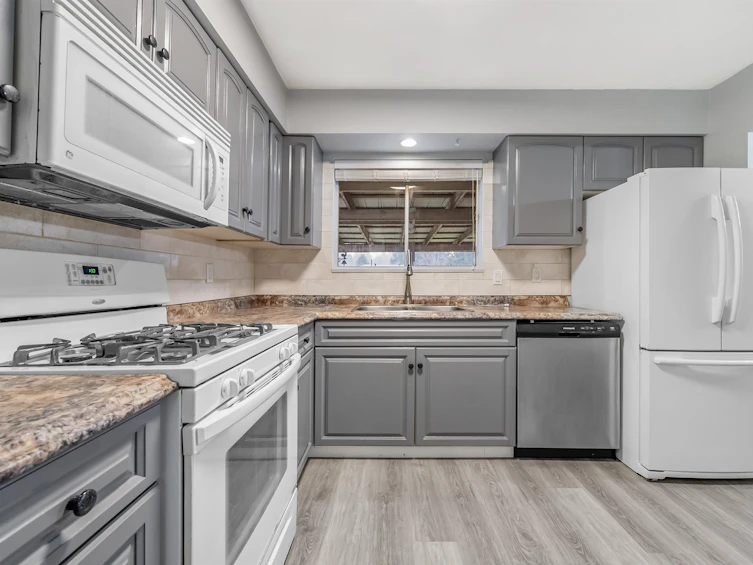 3745 Cedar Drive, Port Coquitlam, BC, V3B 3E1 - 10