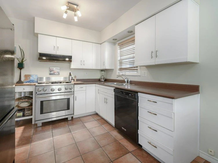 2745 E 5th Avenue, Vancouver, BC, V5M 1N3 - 6