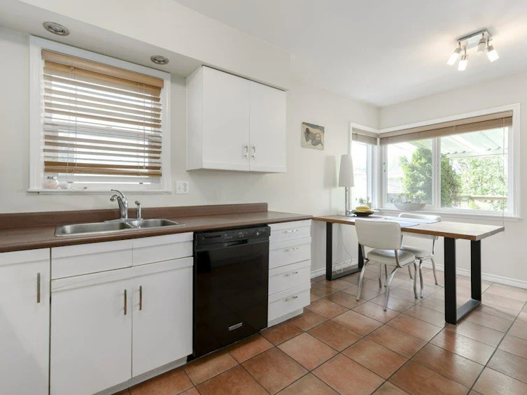2745 E 5th Avenue, Vancouver, BC, V5M 1N3 - 5
