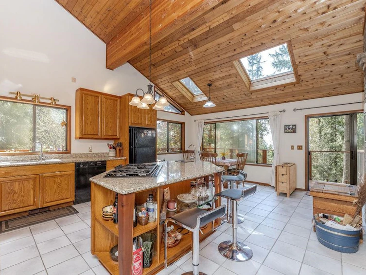 1254 Gower Point Road, Gibsons, BC, V0N 1V3 - 11
