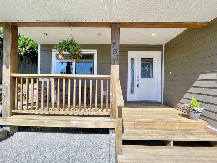 732 Steinbrunner Road, Gibsons, BC, V0N 1V9 - 2