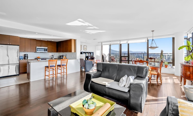 2602-400 Capilano Road