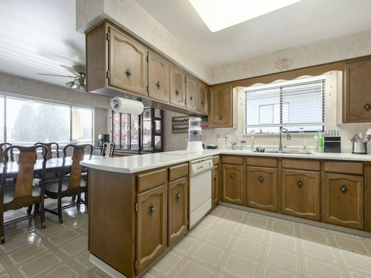 8194 Woodlake Court, Burnaby, BC, V5A 3P4 - 13