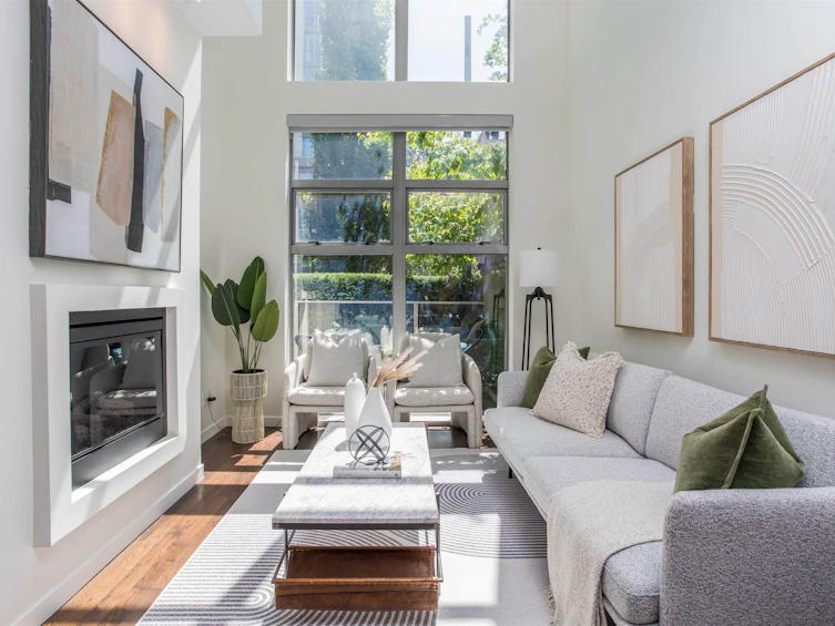 1237 Richards Street, Vancouver, BC, V6B 3G3