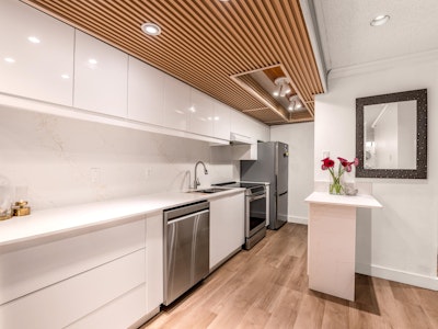 216-1500 Pendrell Street - 5