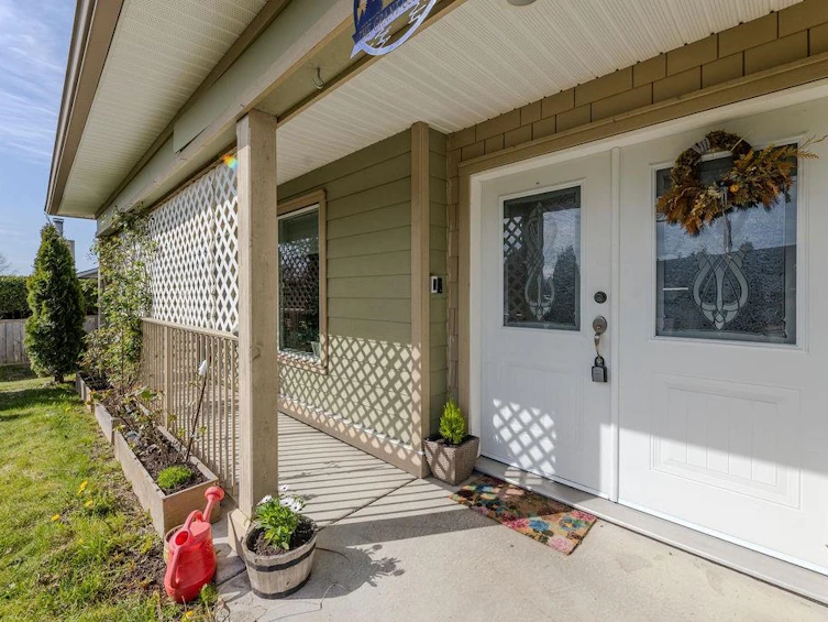 787 North Road, Gibsons, BC, V0N 1V9 - 2